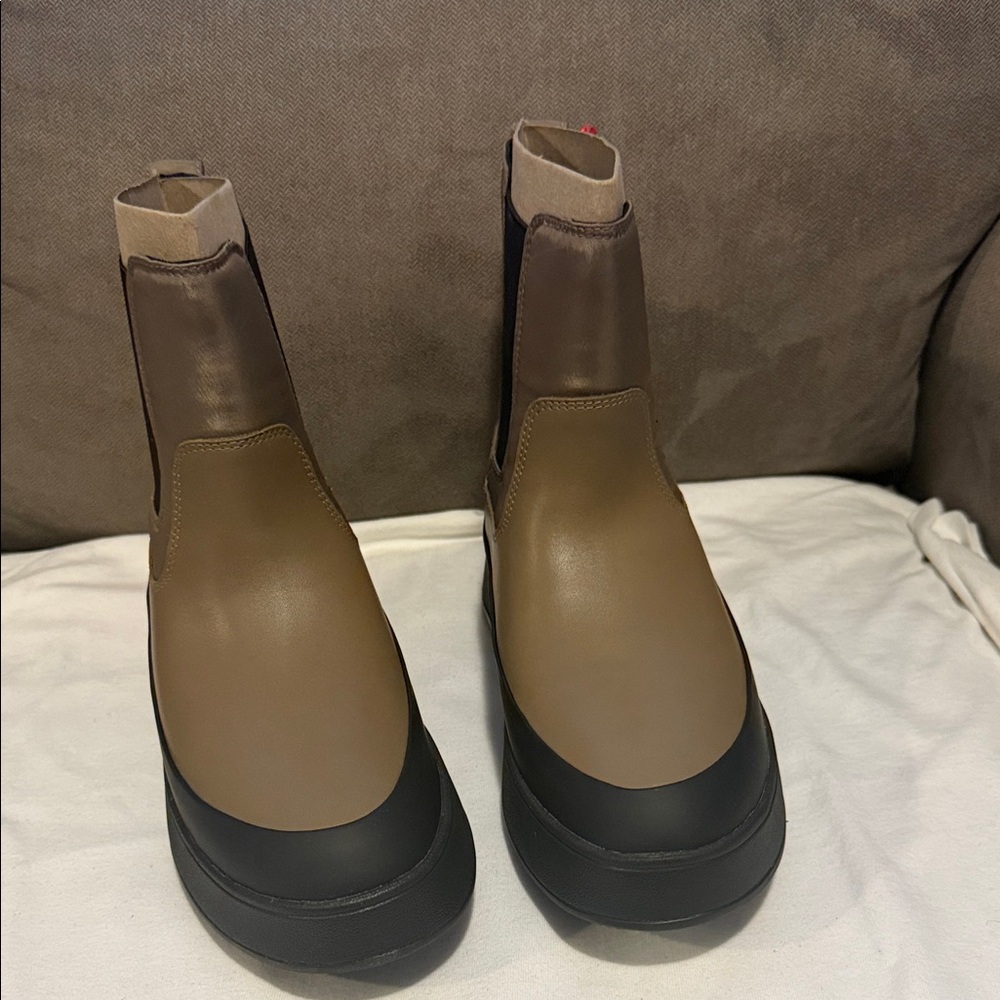 Fitflop Brown and Black Leather Winter Boots - Picture 3 of 5